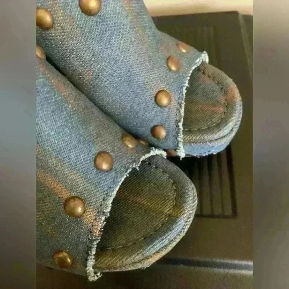 Stuart Weitzman distressed denim platforms size 5 - Picture 7 of 12